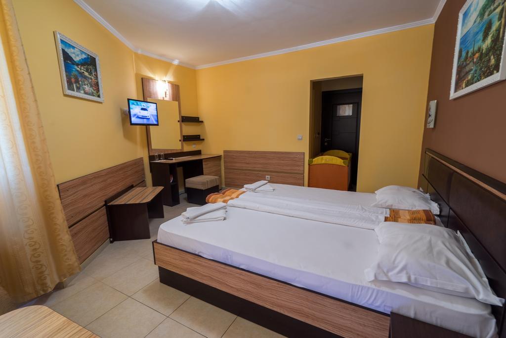Hotel Luxor Lozenets Bagian luar foto